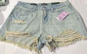 Mid-Rise EasyRigid Distressed Denim Shorts Light Wash Size 2
D2